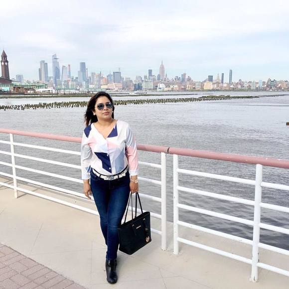 Meet your Posher, Nida - Picture 1 of 1